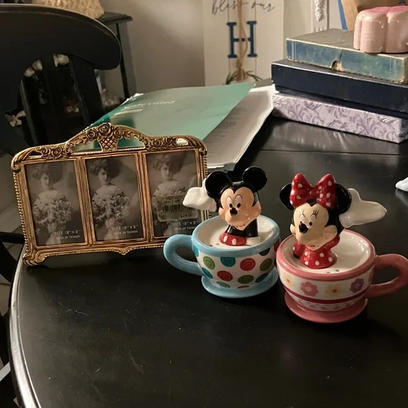 Disney Mickey & Minnie Teacup Shakers - Blue, Pink & Red Accents - Picture 1 of 4